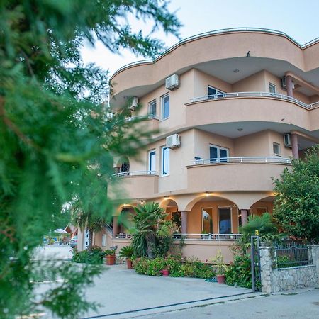Apartments And Bungalow Casa Palma Ulcinj Eksteriør bilde